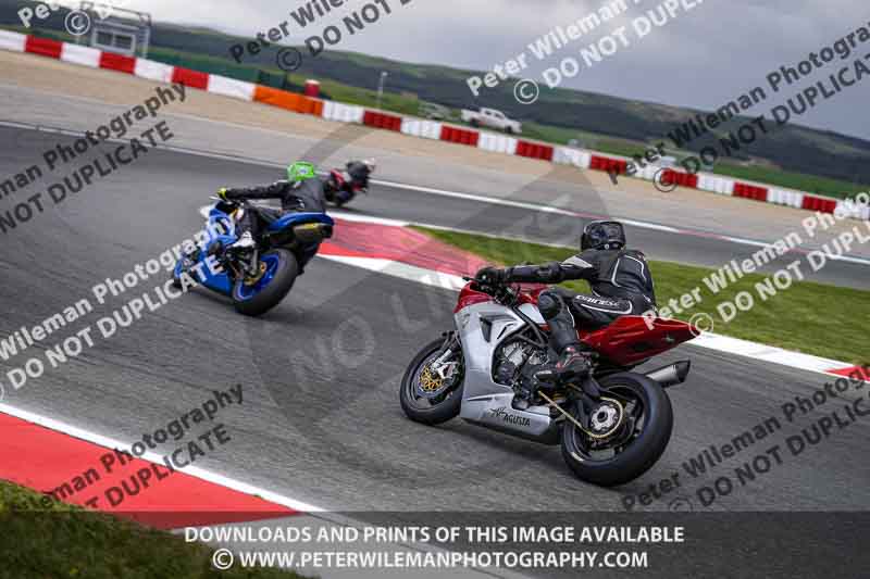 cadwell no limits trackday;cadwell park;cadwell park photographs;cadwell trackday photographs;enduro digital images;event digital images;eventdigitalimages;navarra;no limits trackdays;peter wileman photography;racing digital images;trackday digital images;trackday photos